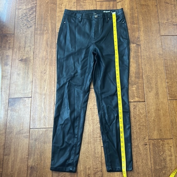 BLANKNYC Women's The Principle Mid Rise Vegan Leather Skinny Pants - Picture 5 of 15